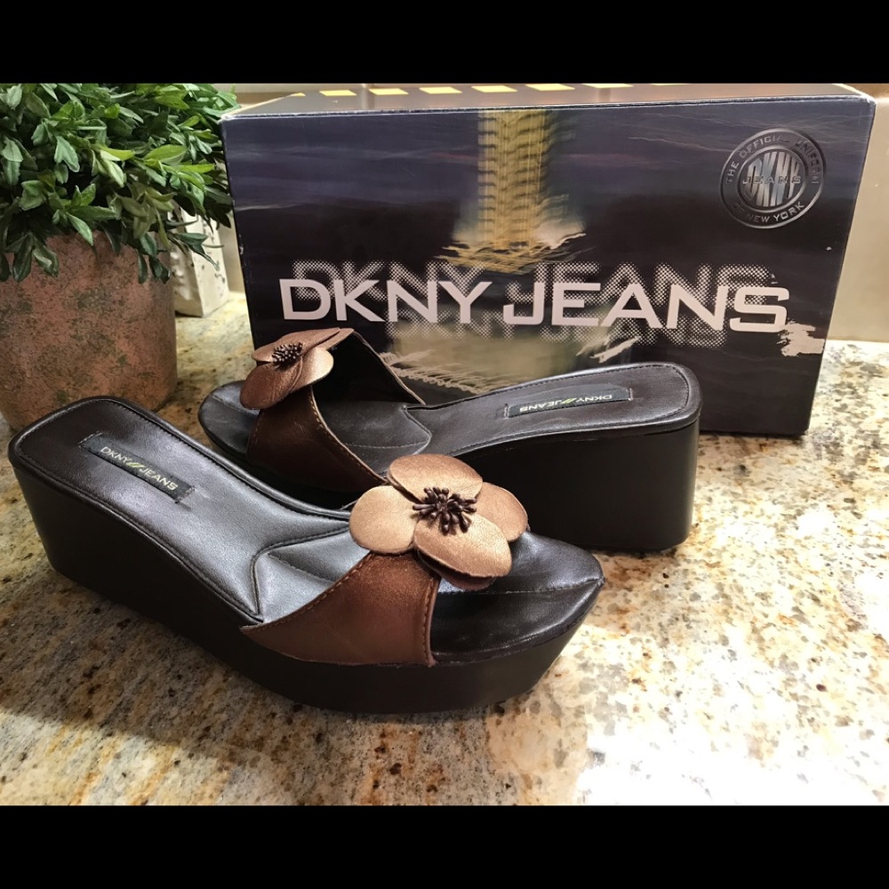 DKNY ”Leilani-Flower” Slide